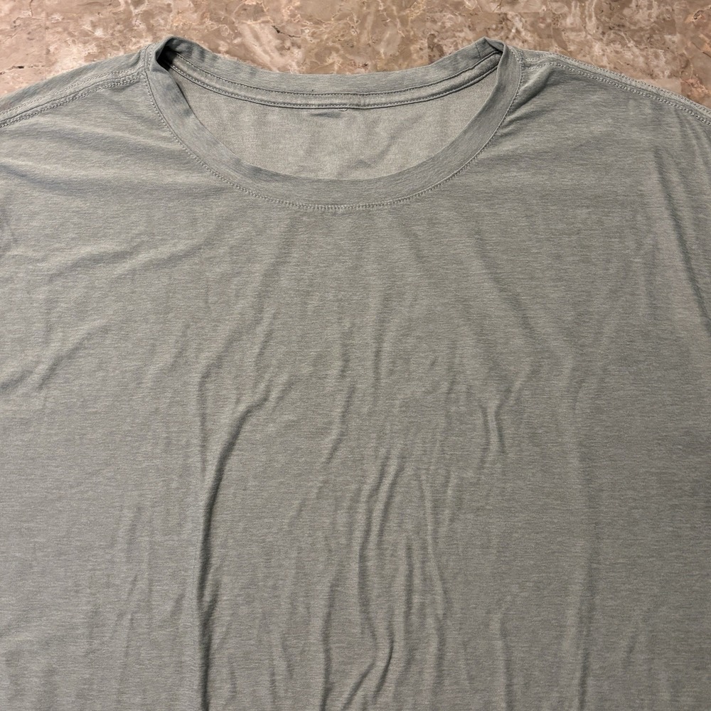 Vuori Shirt Mens 2XL Green Strato Tech Tee Stretch Lightweight Yoga Gym